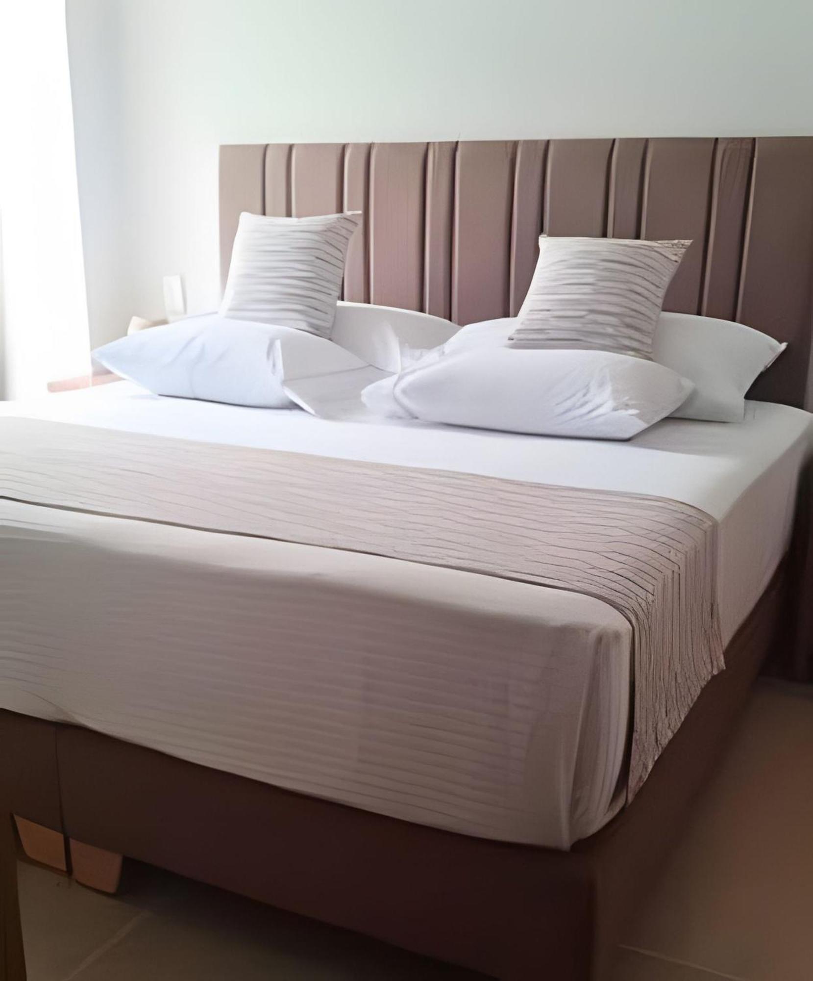 Vista Impresionante Y Cama King En Baia Kristal